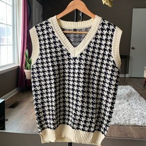 Houndstooth Sweater vest - Small